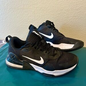 Nike Air Max Men's Black and White Athletic Shoes Size 9 workout sneakers